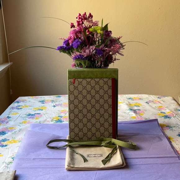 🐱 📒 GUCCI LARGE CAT NOTEBOOK 📒🐱 - Picture 5 of 16